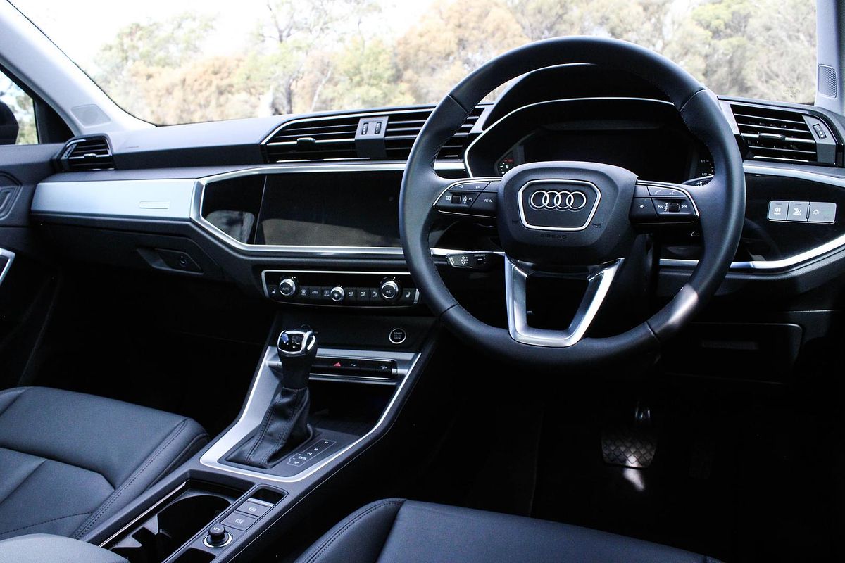 2024 Audi Q3 35 TFSI Dynamic Black F3