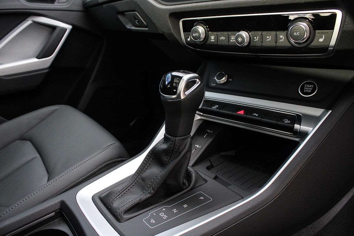 2024 Audi Q3 35 TFSI Dynamic Black F3