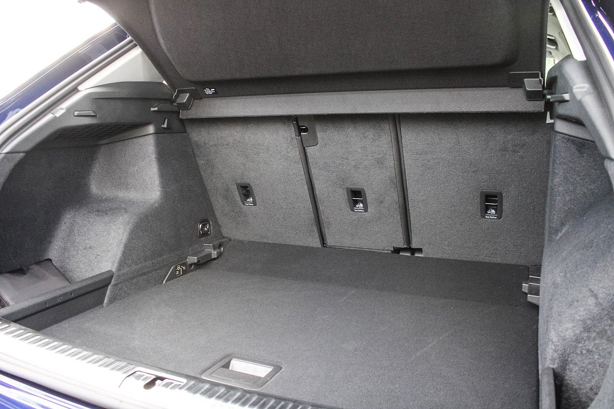 2024 Audi Q3 35 TFSI Dynamic Black F3