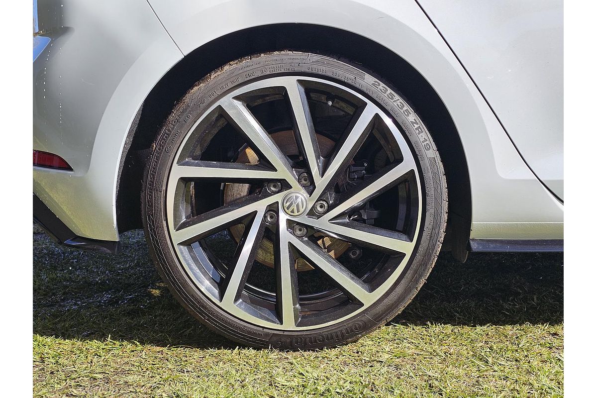 2018 Volkswagen Golf R 7.5