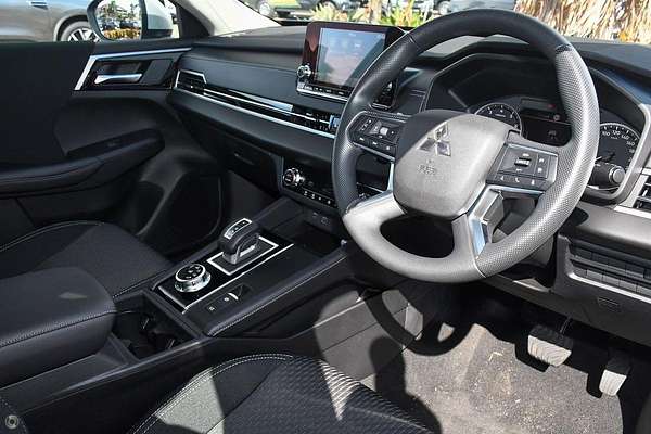 2024 Mitsubishi Outlander ES ZM