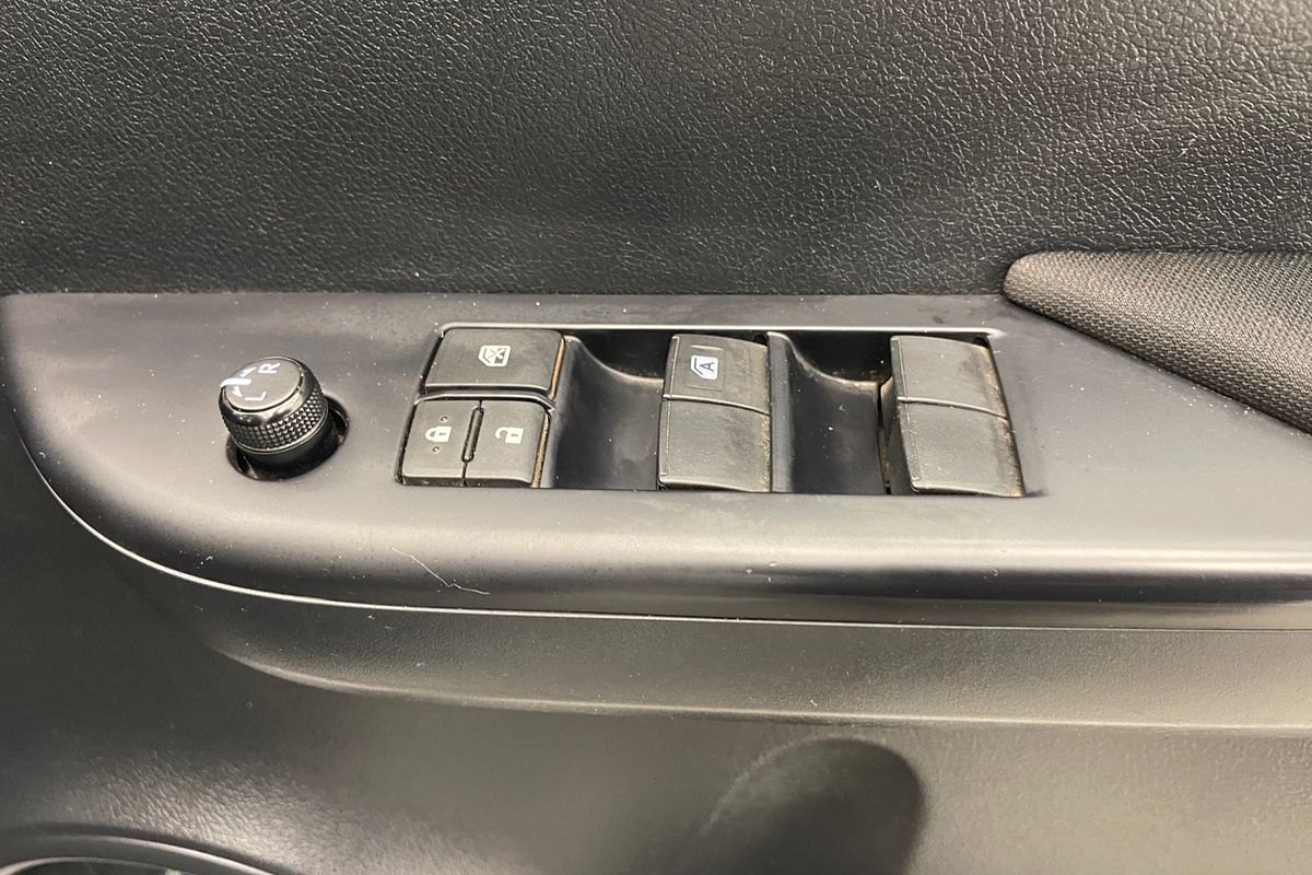 2018 Toyota Hilux SR GUN126R 4X4