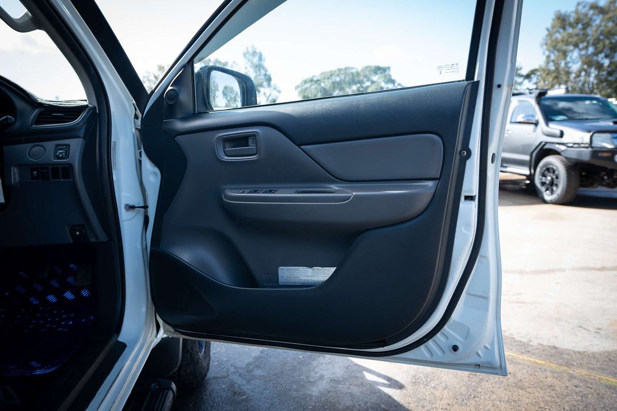 2015 Mitsubishi Triton GLX MQ 4X4