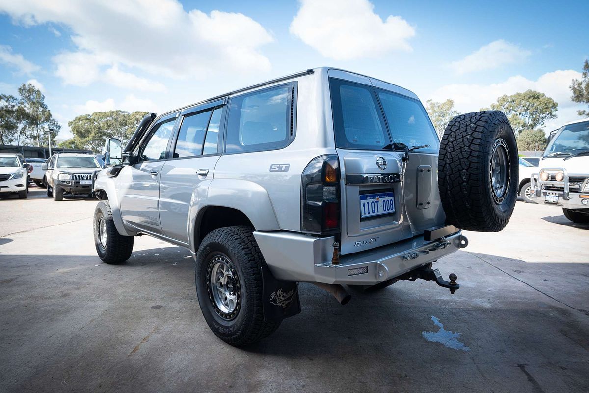 2010 Nissan Patrol ST GU 7