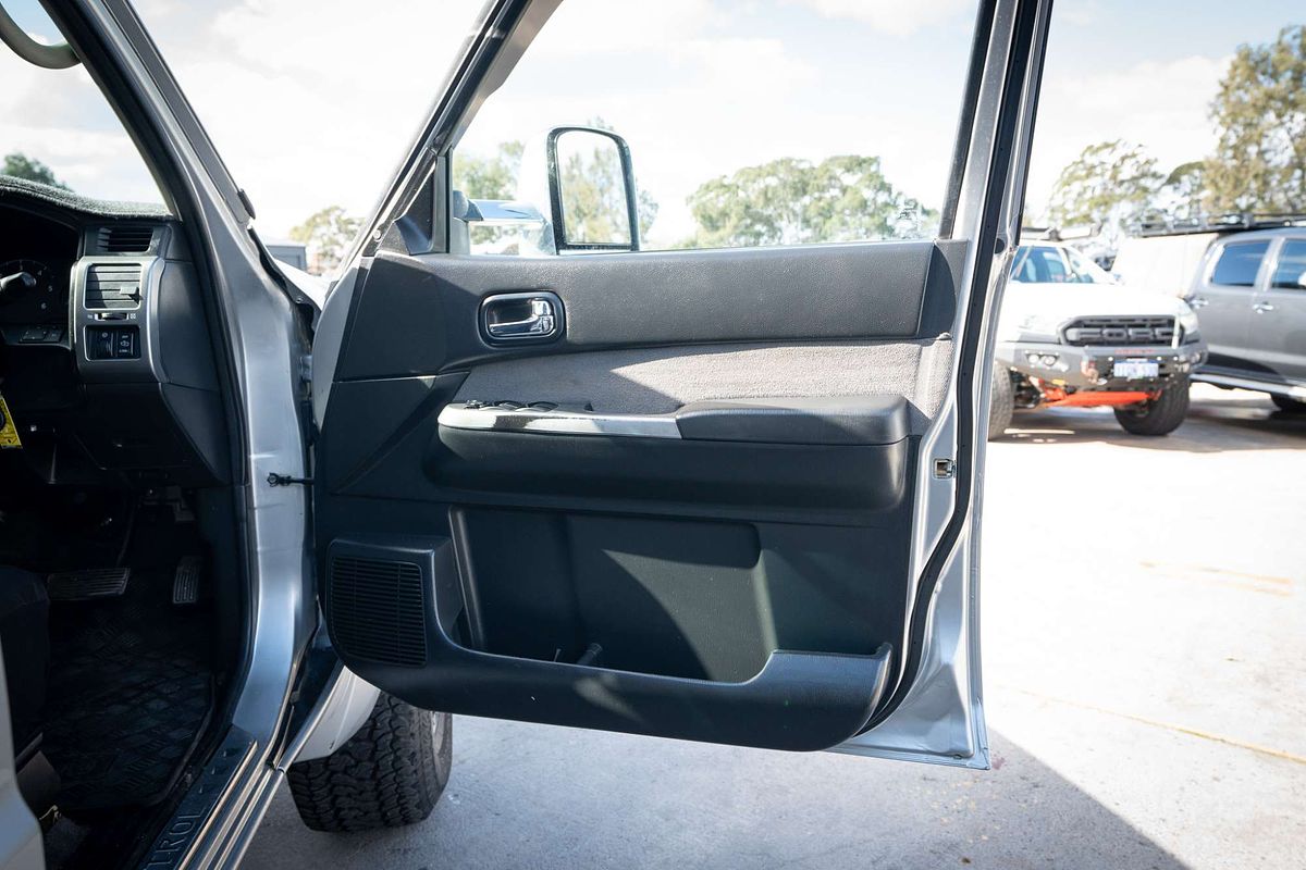 2010 Nissan Patrol ST GU 7