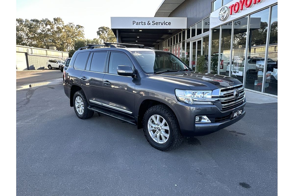 2017 Toyota Landcruiser Sahara VDJ200R