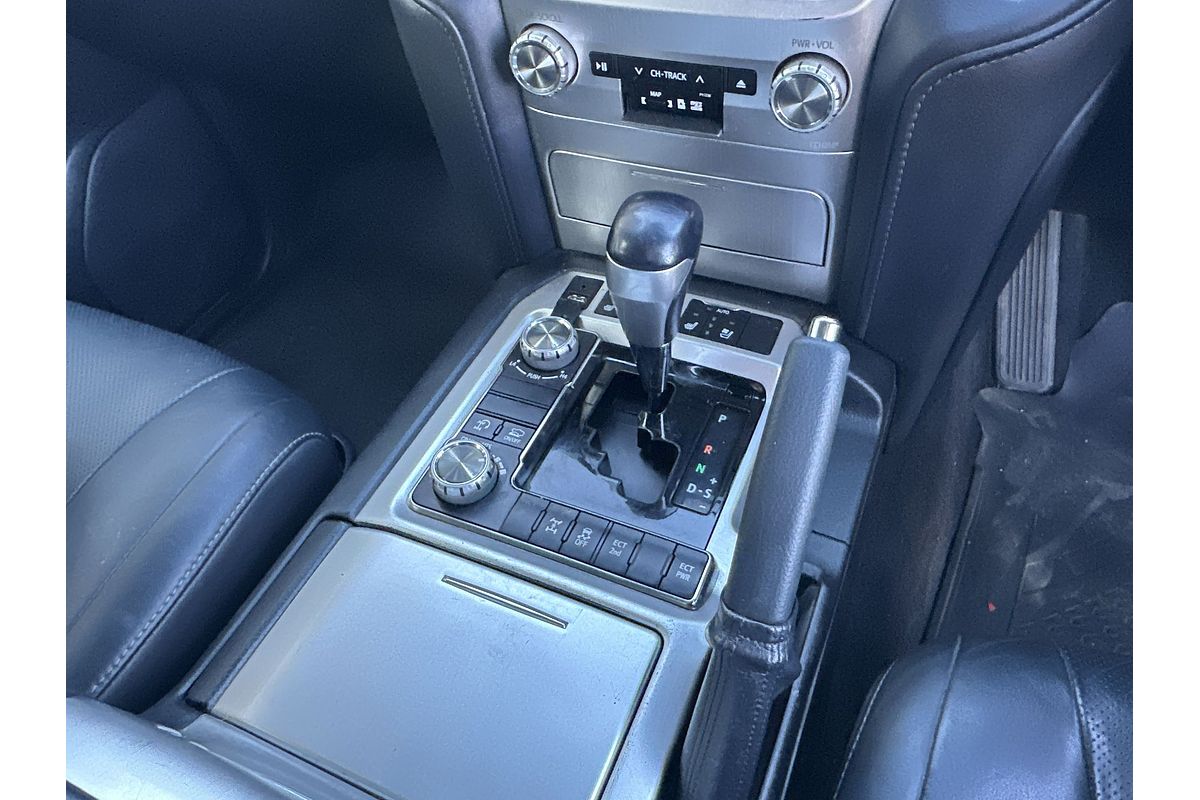 2017 Toyota Landcruiser Sahara VDJ200R