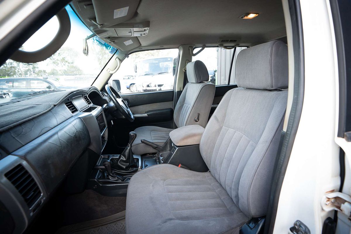 2011 Nissan Patrol ST GU 7