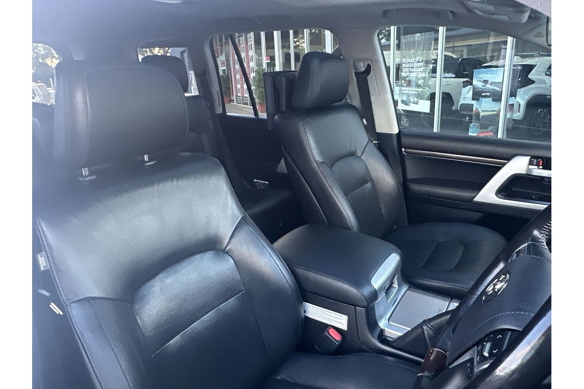 2020 Toyota Landcruiser Sahara VDJ200R