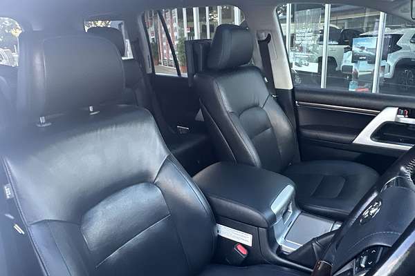 2020 Toyota Landcruiser Sahara VDJ200R