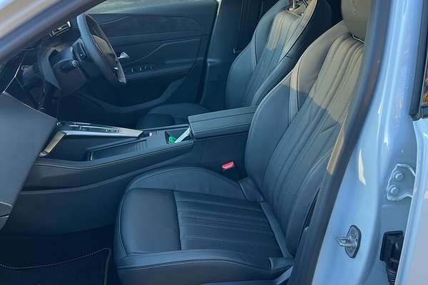 2025 Peugeot 408 GT Premium Hybrid P54