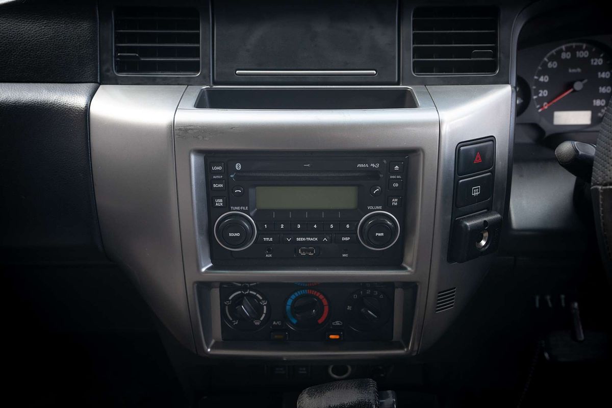 2010 Nissan Patrol ST GU 7