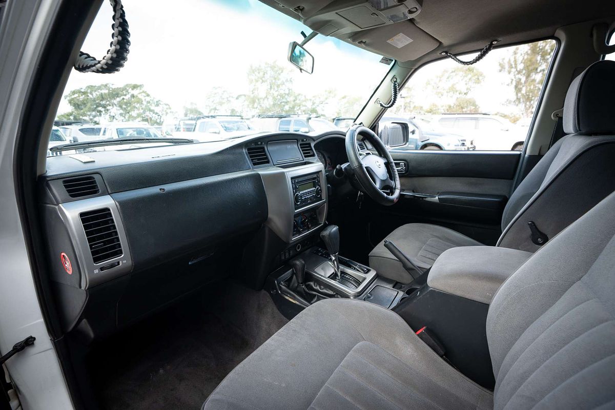 2010 Nissan Patrol ST GU 7