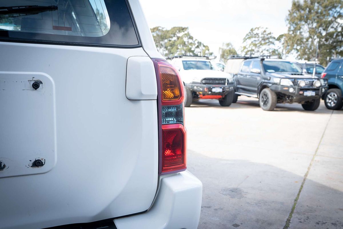 2010 Nissan Patrol ST GU 7