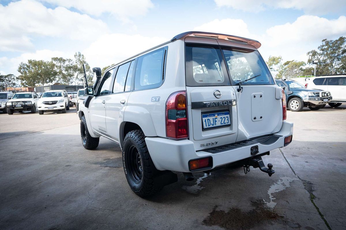 2010 Nissan Patrol ST GU 7