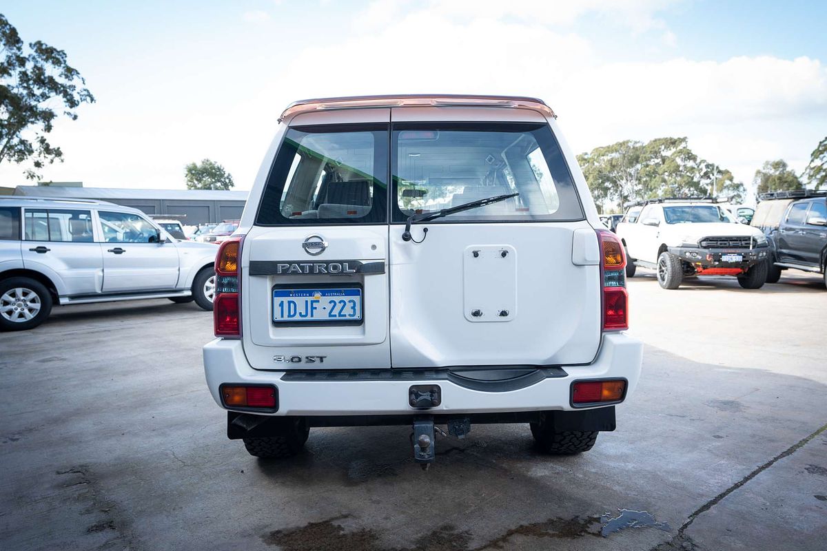 2010 Nissan Patrol ST GU 7