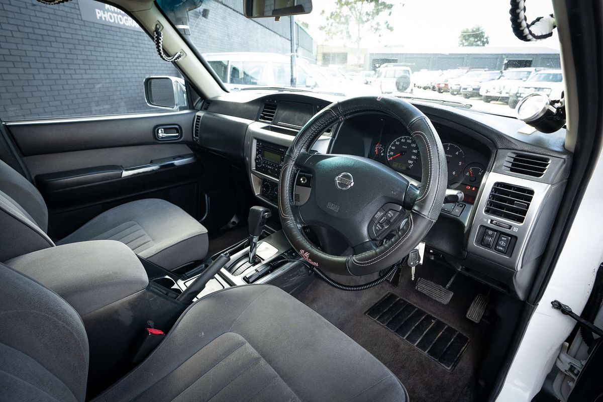 2010 Nissan Patrol ST GU 7