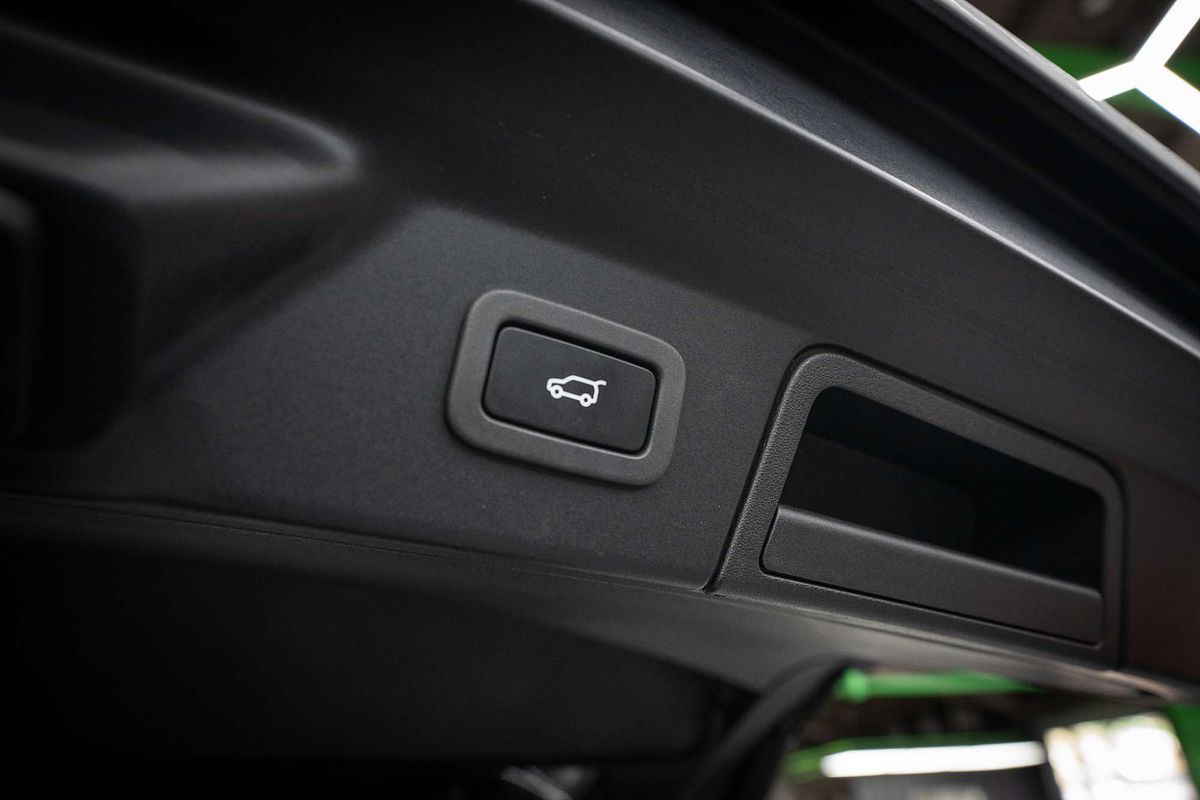 2018 Land Rover Range Rover Velar D300 SE L560