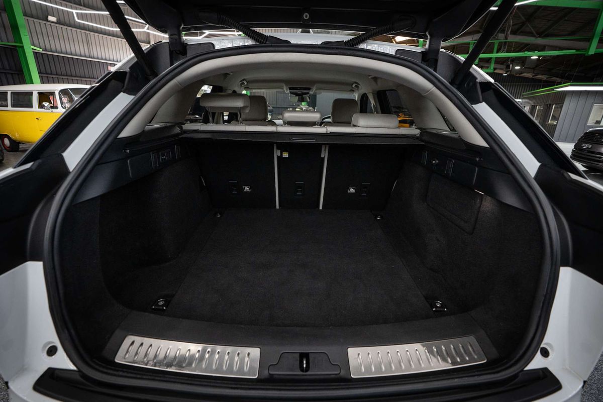 2018 Land Rover Range Rover Velar D300 SE L560