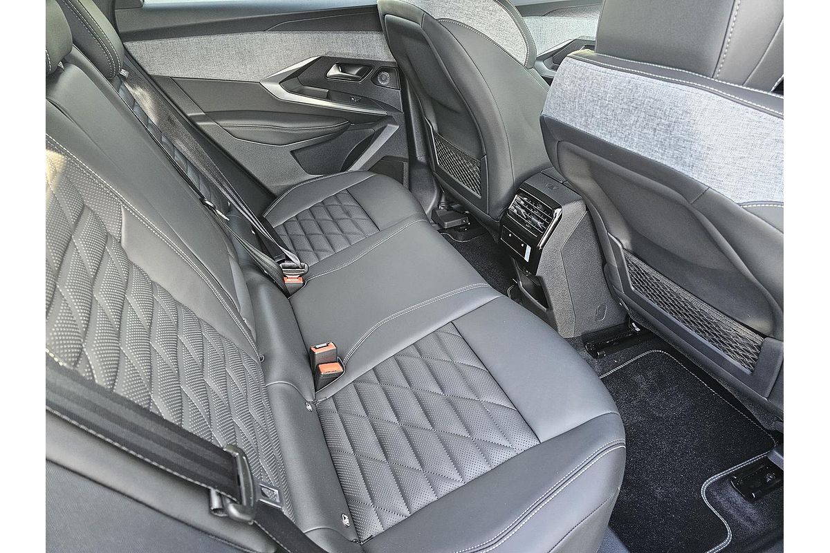 2025 Peugeot 3008 GT Premium Hybrid P64