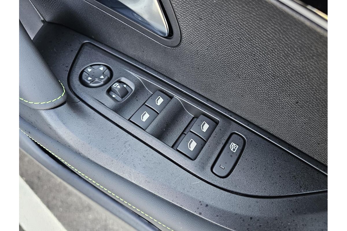 2025 Peugeot 2008 GT Hybrid P24