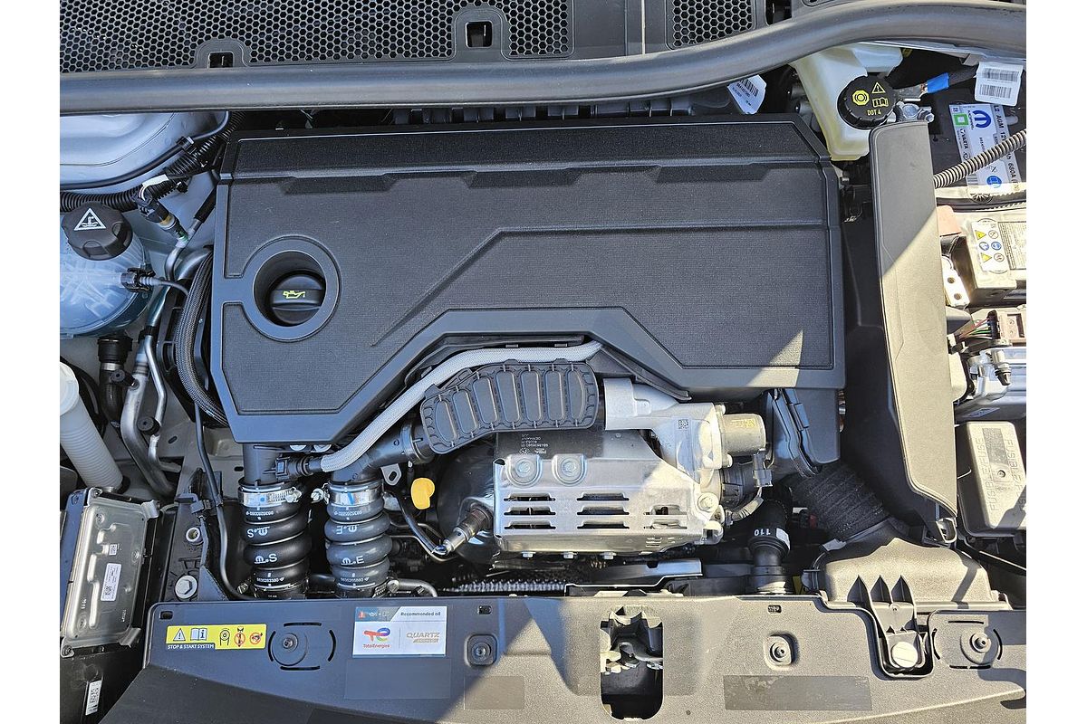 2025 Peugeot 2008 GT Hybrid P24