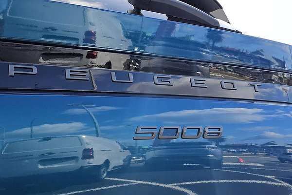 2025 Peugeot 5008 GT Premium Hybrid P74