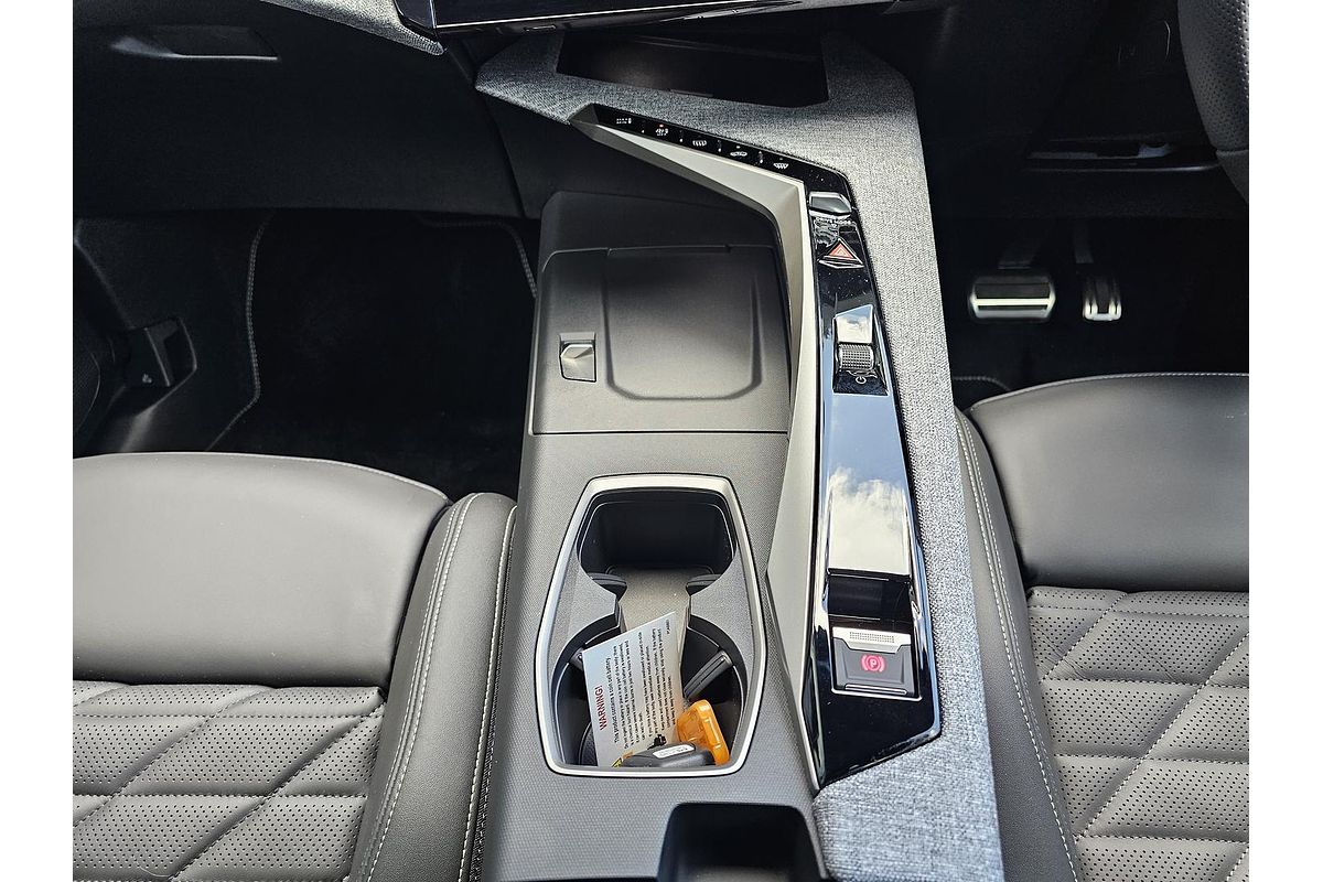 2025 Peugeot 5008 GT Premium Hybrid P74