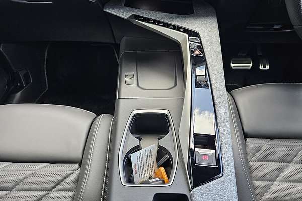 2025 Peugeot 5008 GT Premium Hybrid P74