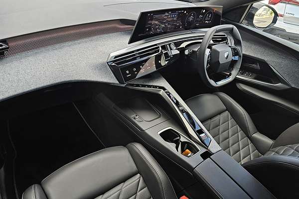 2025 Peugeot 5008 GT Premium Hybrid P74