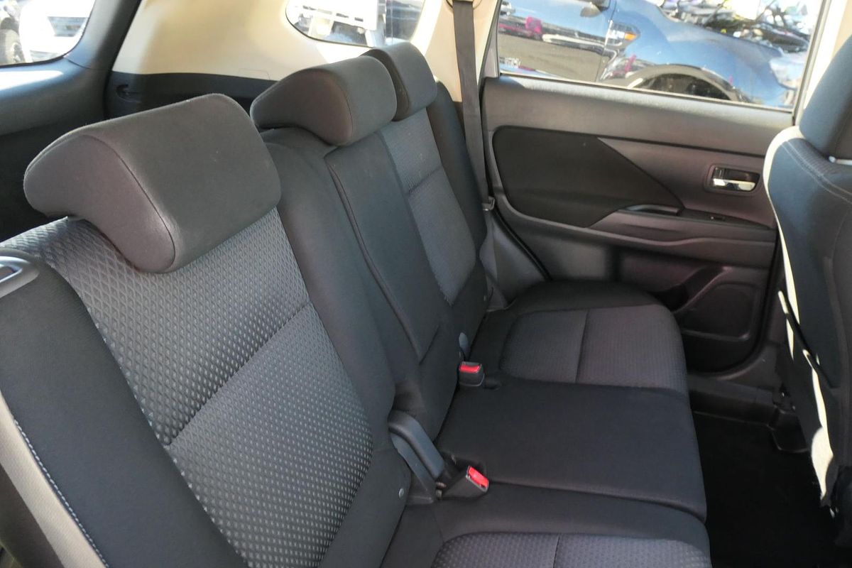 2015 Mitsubishi Outlander LS ZK