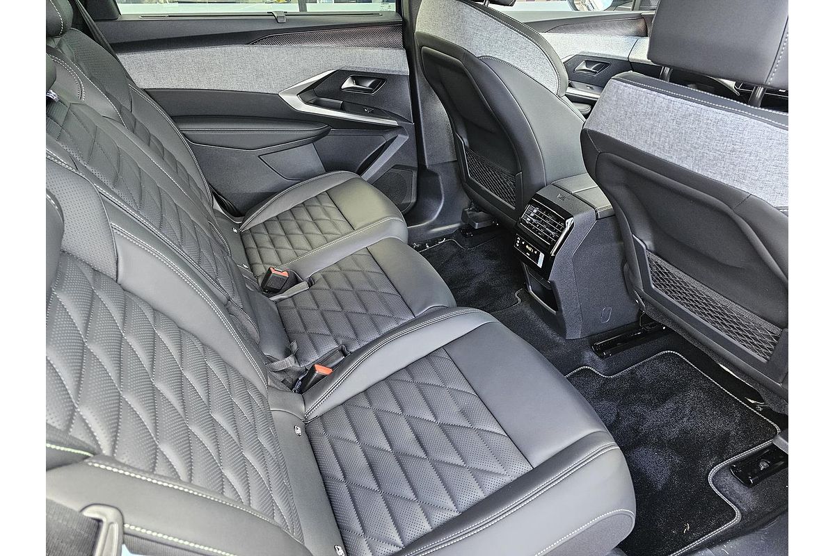 2025 Peugeot 5008 GT Premium Hybrid P74