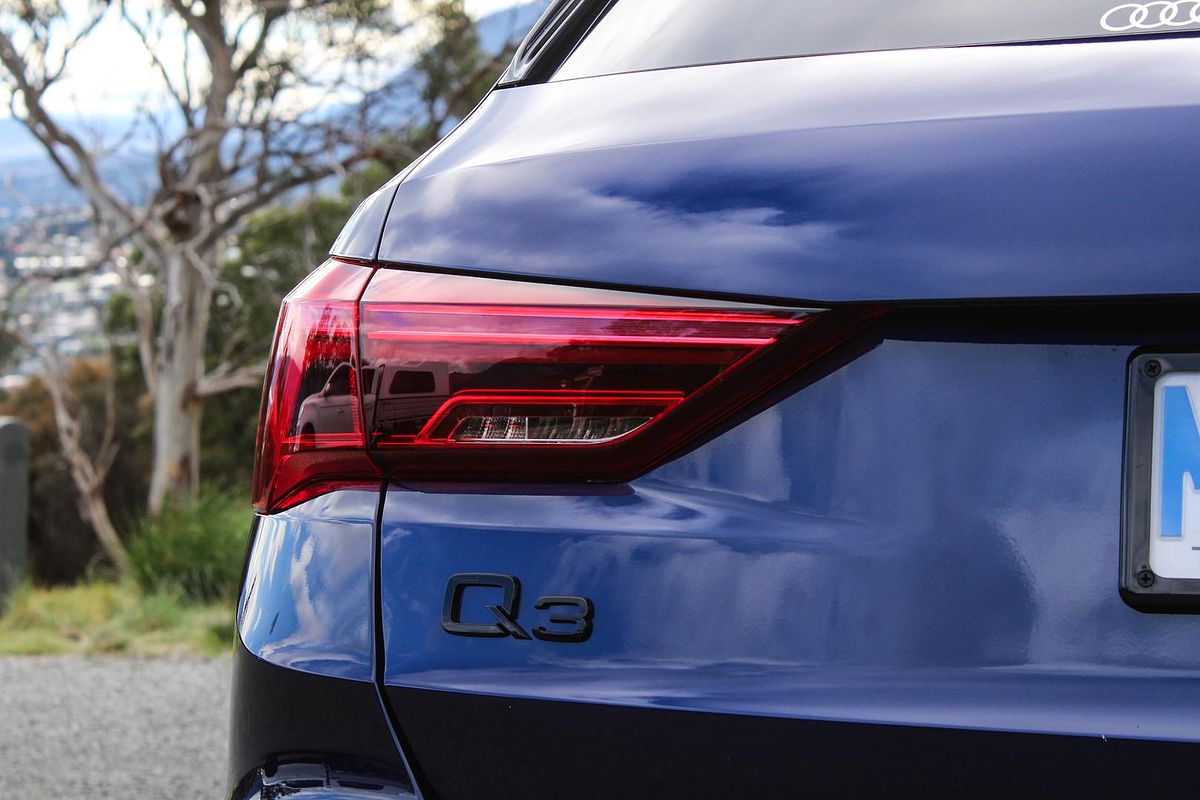2024 Audi Q3 35 TFSI Dynamic Black F3