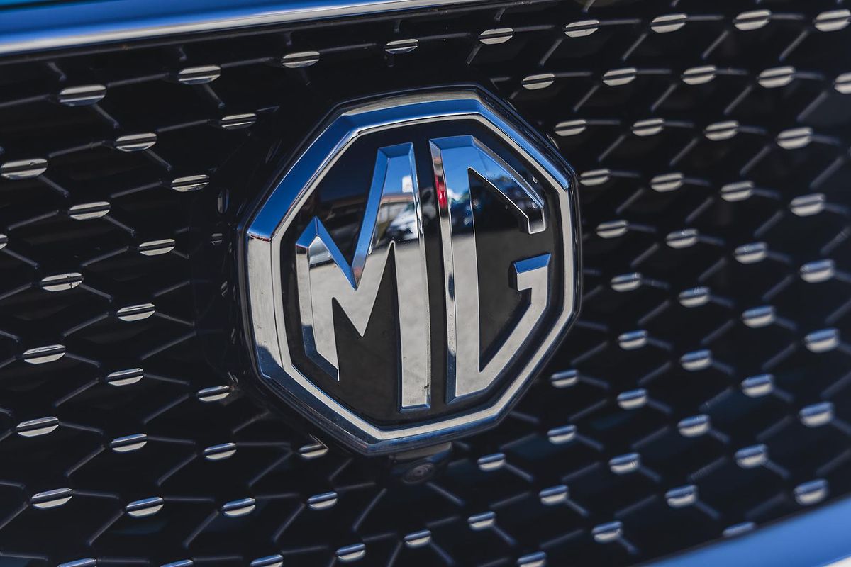 2022 MG HS Essence SAS23