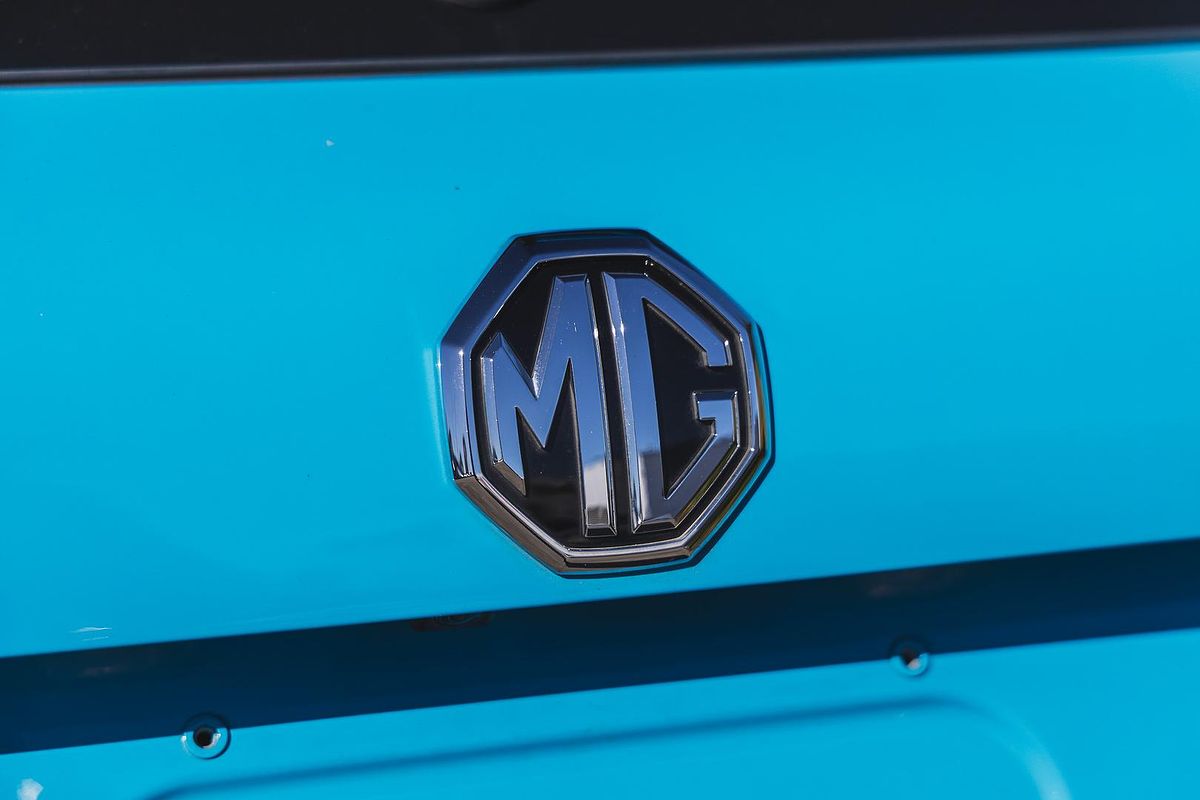 2022 MG HS Essence SAS23