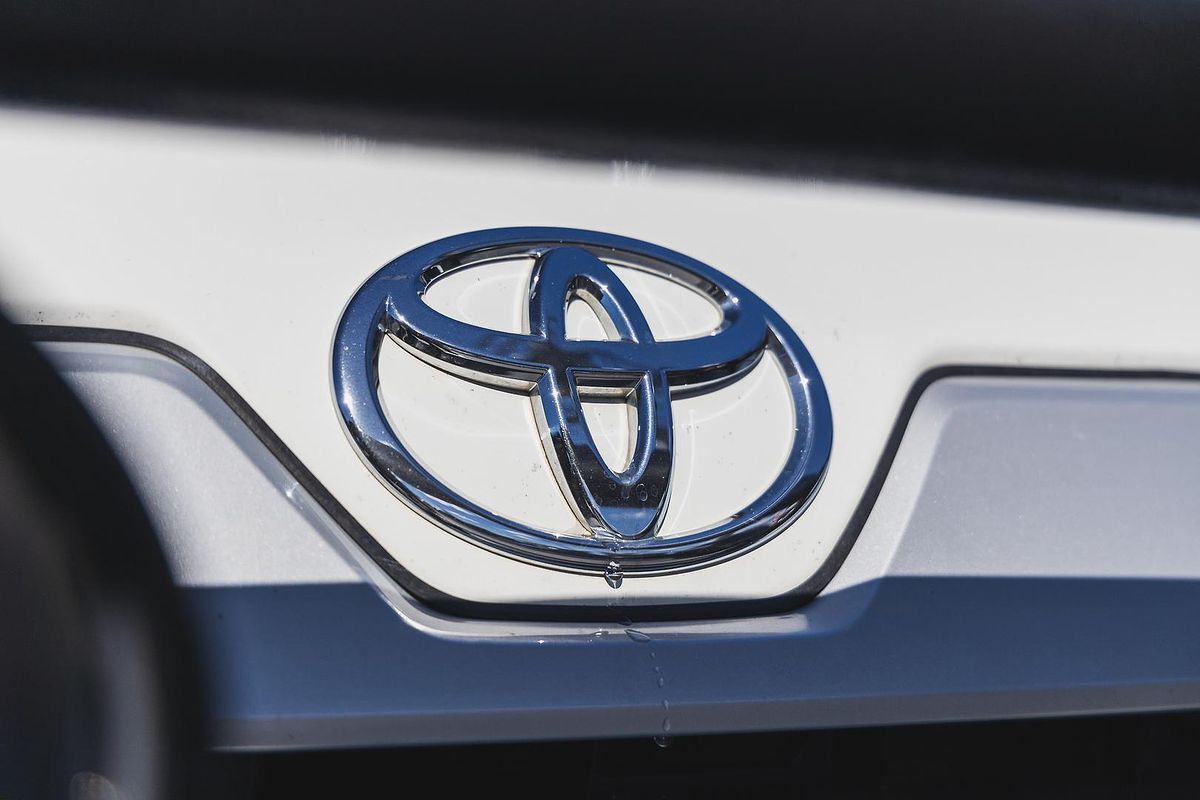 2020 Toyota Hiace Commuter GDH322R