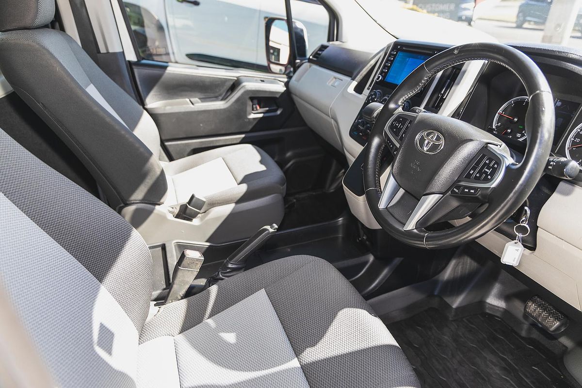 2020 Toyota Hiace Commuter GDH322R