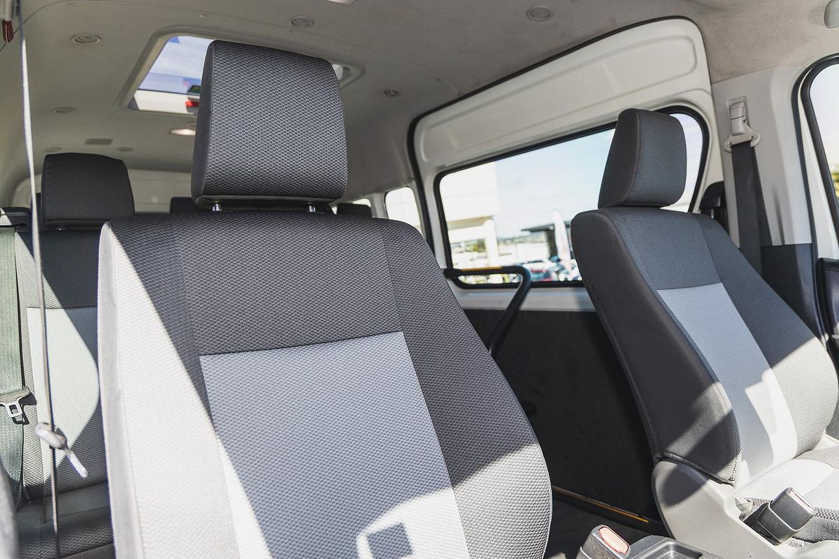 2020 Toyota Hiace Commuter GDH322R