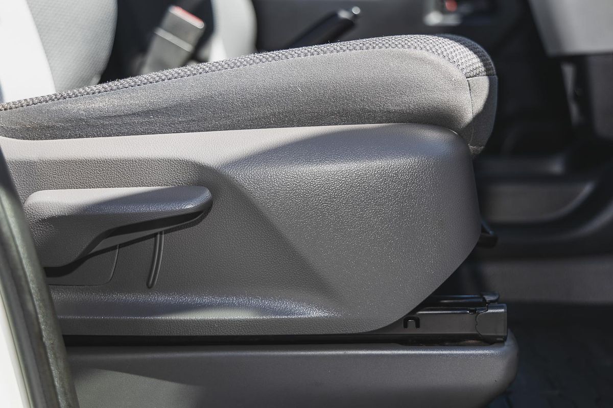2020 Toyota Hiace Commuter GDH322R