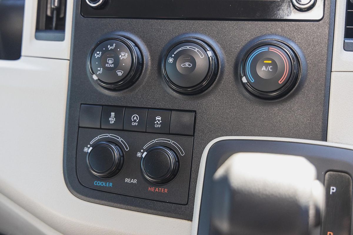 2020 Toyota Hiace Commuter GDH322R