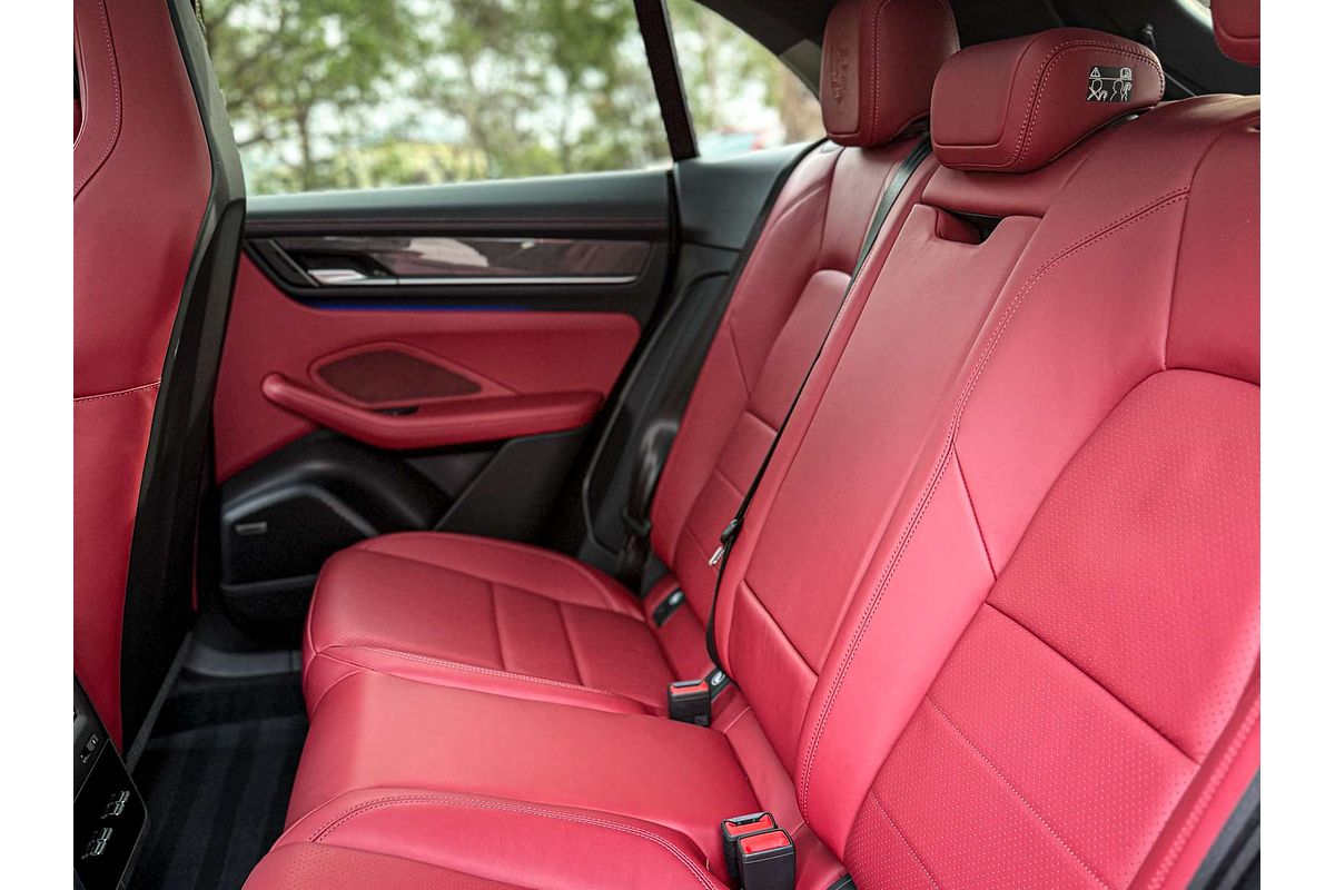 2024 Porsche Macan 4 XAB