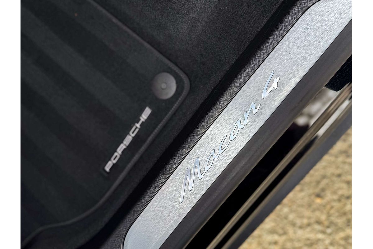 2024 Porsche Macan 4 XAB