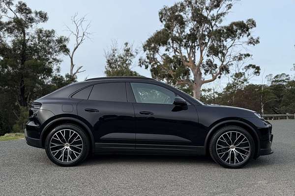 2024 Porsche Macan 4 XAB