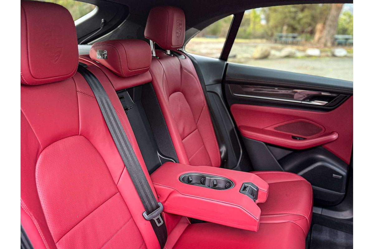 2024 Porsche Macan 4 XAB