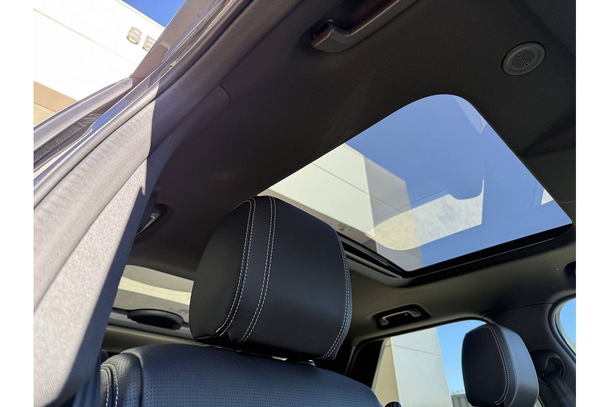 2025 Land Rover Discovery D350 S Series 5