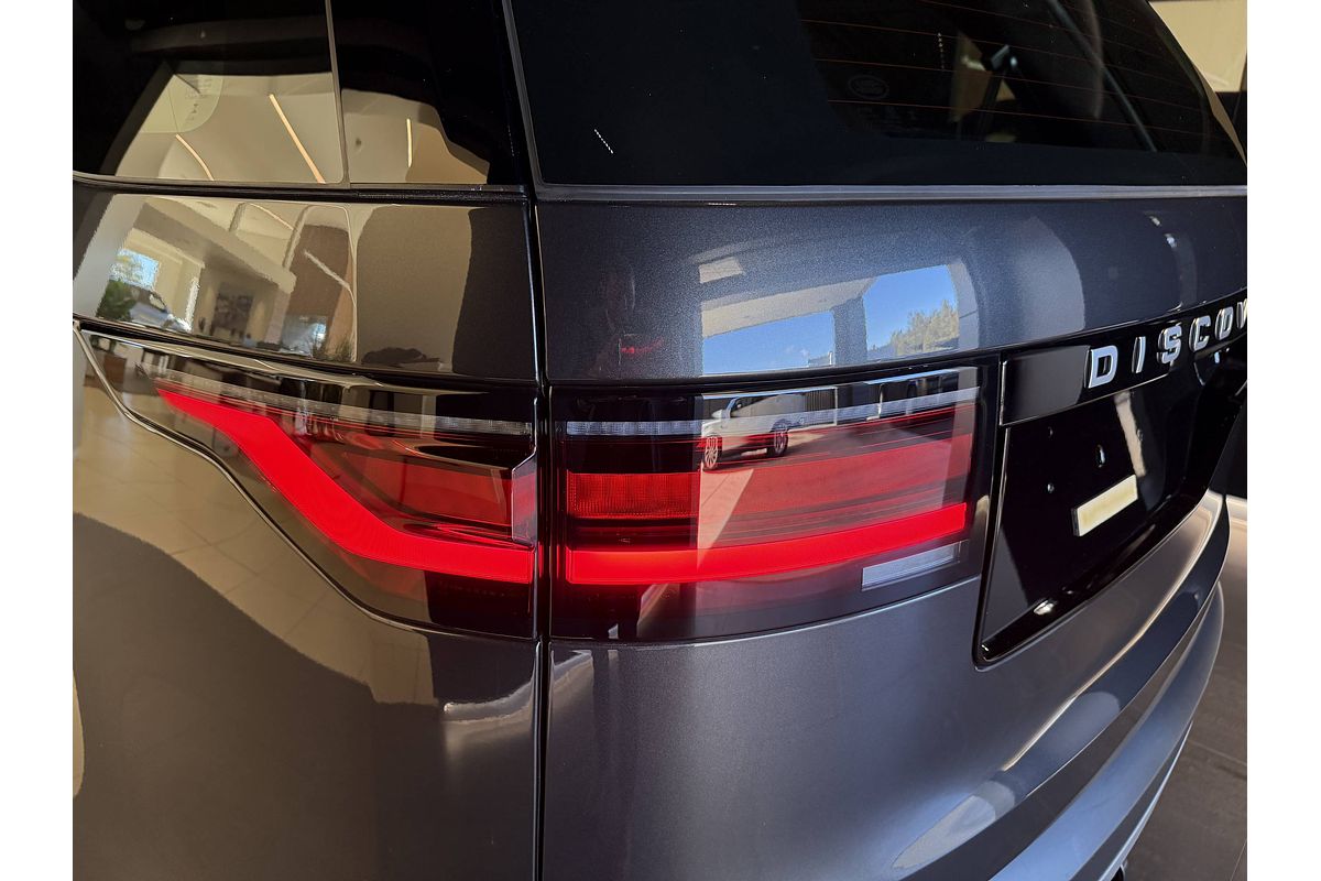 2025 Land Rover Discovery D350 S Series 5