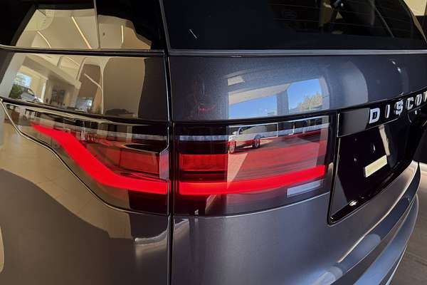 2025 Land Rover Discovery D350 S Series 5
