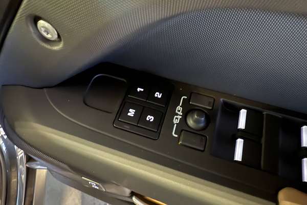 2025 Land Rover Defender 110 D350 X-Dynamic SE L663