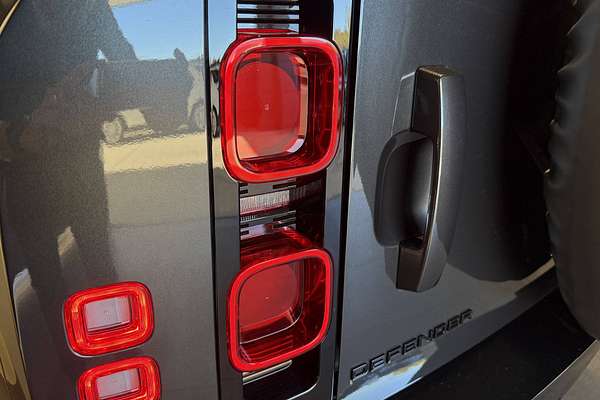 2025 Land Rover Defender 110 D350 X-Dynamic SE L663