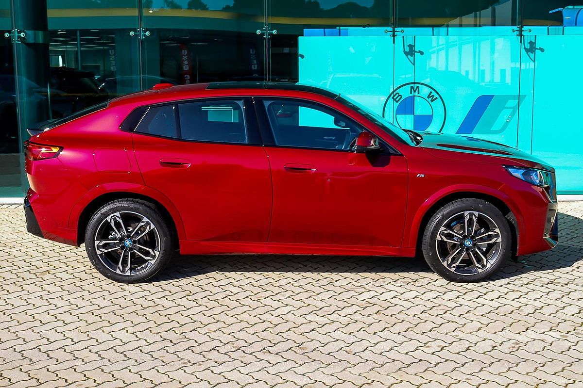 2024 BMW iX2 eDrive20 M Sport U10